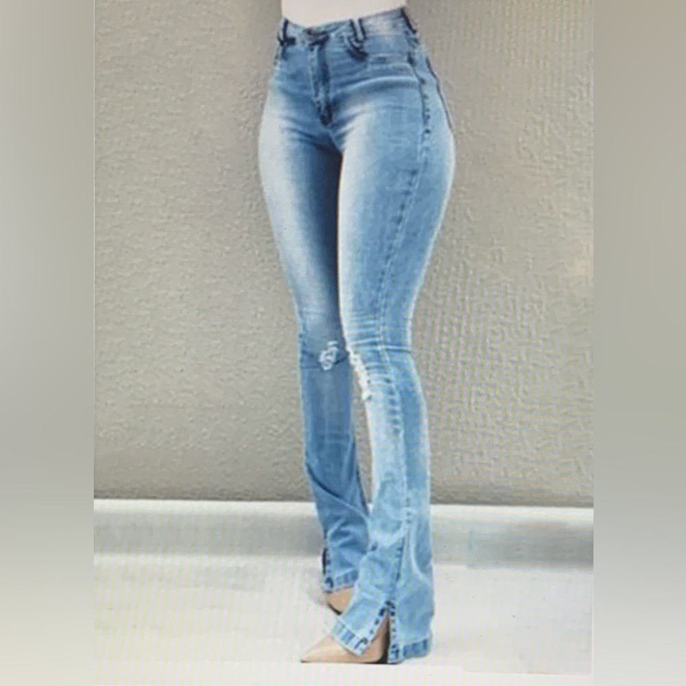 Super Cute Womens Ripped Jeans!!! 🤩